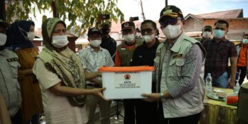 Walikota Ahmadi Serahkan Bantuan Untuk Korban Kebakaran Desa Lawang Agung