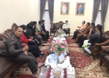 Bupati UAS Terima Langsung Audiensi Dan Silaturahmi PABERSI Tanjab Barat