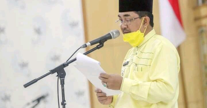 Pimpin Upacara Hari Jadi Ke 56 Tanjab Barat, Bupati UAS : Mari Satukan Tekad Untuk Membangun Tanjab Barat