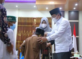 Menyambut 10 Muharam 1443 H, Bupati UAS Berikan Santunan untuk Anak Yatim dan Kaum Dhuafa