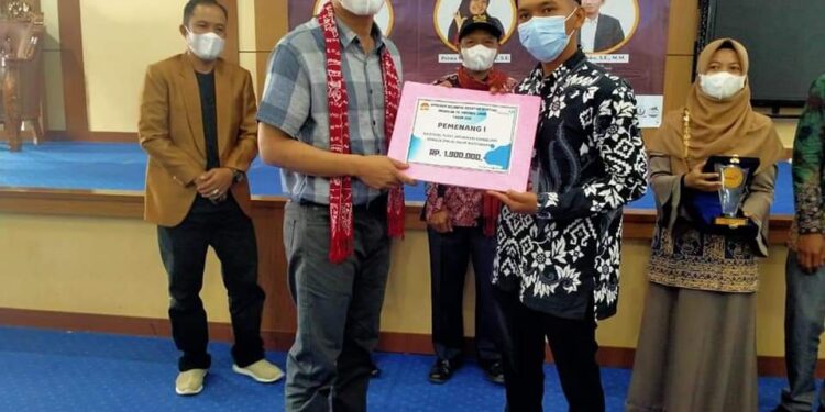 Wawako Antos Apresiasi Prestasi & Kreatifitas PIK R Talang Lindung