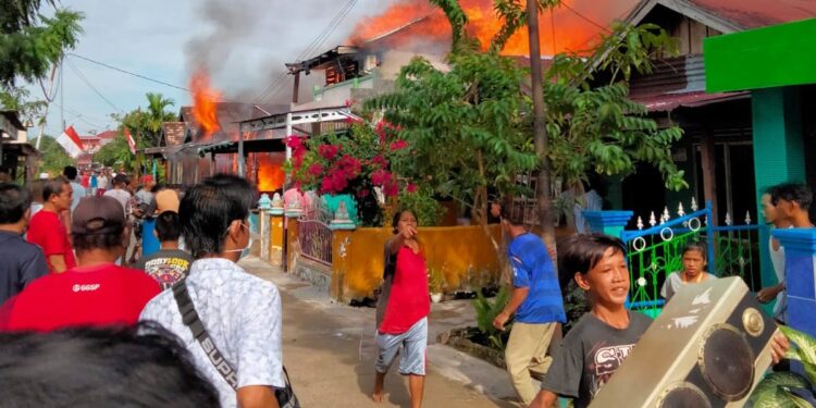 Kebakaran Terjadi di RT 22 Jalan Ketapang Gang Mulya Kualatungkal