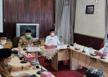 Bupati Adirozal Hadiri Pertemuan Pelatihan Organisasi Islam dan Pembentukan Dewan Mesjid Indonesia