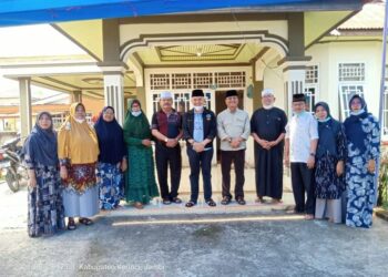 Bupati Adirozal Melayat Kerumah Ibunda Anggota DPRD Kerinci