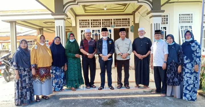 Bupati Adirozal Melayat Kerumah Ibunda Anggota DPRD Kerinci