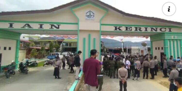 Rektor IAIN Kerinci Didemo Oleh Mahasiswa