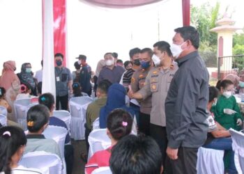 Wabup Hairan Tinjau Vaksinasi Massal yang Diadakan Polsek Tungkal Ulu