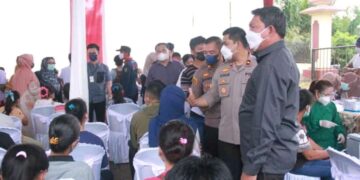 Wabup Hairan Tinjau Vaksinasi Massal yang Diadakan Polsek Tungkal Ulu
