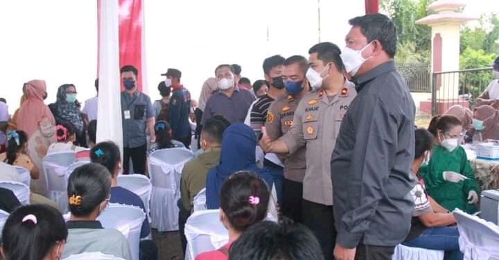 Wabup Hairan Tinjau Vaksinasi Massal yang Diadakan Polsek Tungkal Ulu