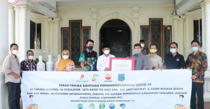 Pemkab Tanjab Barat Menerima Bantuan Penanggulangan Covid-19 dari SKK Migas – Petrochina