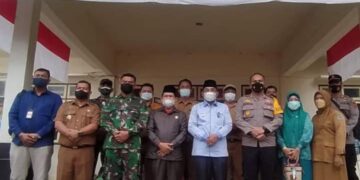 Bupati UAS Tinjau Kegiatan Serbuan Vaksin TNI Kodim 0419/Tanjab