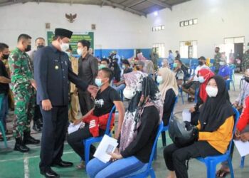 Wabup Hairan Tinjau Kegiatan Serbuan Vaksin TNI di Kecamatan Tebing Tinggi