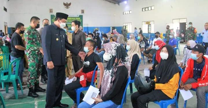 Wabup Hairan Tinjau Kegiatan Serbuan Vaksin TNI di Kecamatan Tebing Tinggi