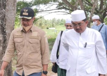 Disambut Camat Kuala Indragiri, Bupati UAS Lakukan Dzikir dan Doa Bersama di Masjid Jami’ Al Hidayah