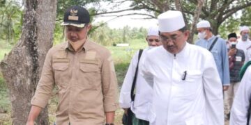 Disambut Camat Kuala Indragiri, Bupati UAS Lakukan Dzikir dan Doa Bersama di Masjid Jami’ Al Hidayah