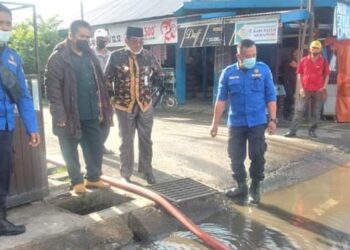 Genangan Air Ganggu Pengendara, Bupati UAS Minta OPD Terkait Lakukan Pembersihan