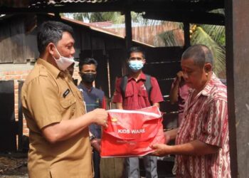 Serahkan Bantuan untuk Korban Kebakaran, Wabup Hairan: Semoga Dimanfaatkan dengan Sebaik-baiknya