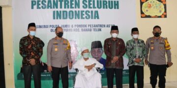 Tinjau Vaksinasi Massal Di Ponpes As’ad, Wakil Gubernur Jambi: Insya Allah vaksin ini aman dan Halal