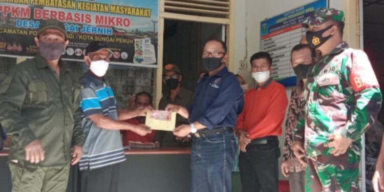 Pemdes Desa Sungai Jernih Kembali Salurkan Bantuan Langsung Tunai untuk Warga Terdampak Covid-19