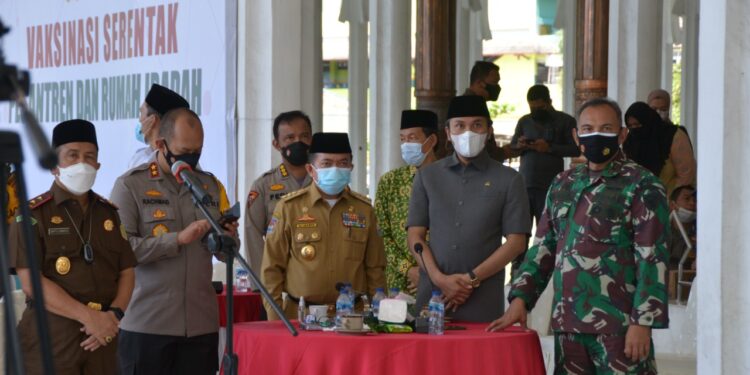 Urutan Enam Nasional, Gubernur Jambi Al Haris Kejar Persentase Vaksinasi Lindungi Warga