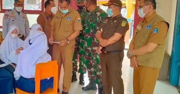 Pj Sekda Kerinci Beserta Tim Satgas Pantau Vaksinasi Puskesmas Dan Sekolah