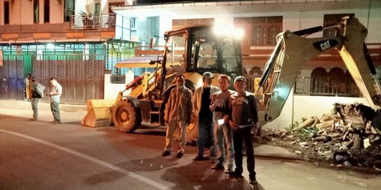 Dukung Penuh Program 100 Hari, Dinas PUPR dan Bidang Workshop Turun Bersihkan Jalan