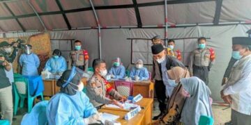 Bupati Adirozal Tinjau Vaksinasi Serentak