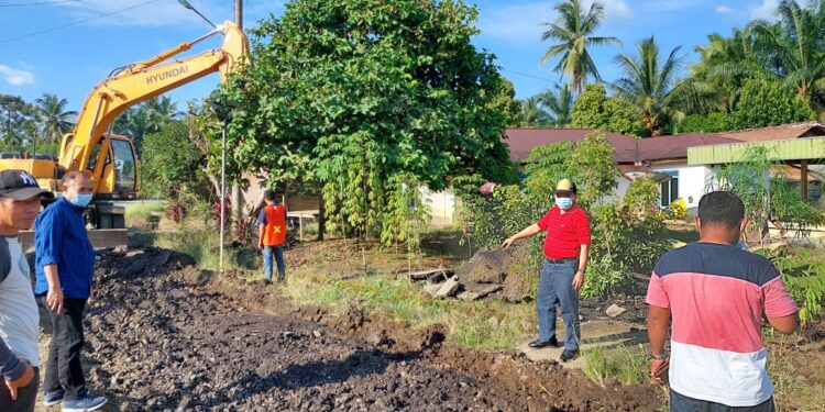 Gubernur Al Haris Tinjau Perbaikan Jalan Pulau Rengas-Muarasiau