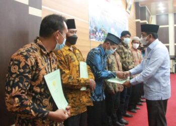 Dihadiri Langsung Presiden Jokowi Secara Virtual, Bupati UAS Ikuti Penyerahan Sertifikat Redistribusi Tanah