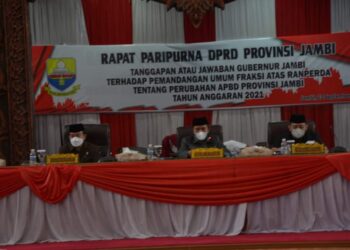 Gubernur Al Haris Sampaikan Jawaban Terhadap Pemandangan Umum Fraksi-Fraksi atas APBDP 2021