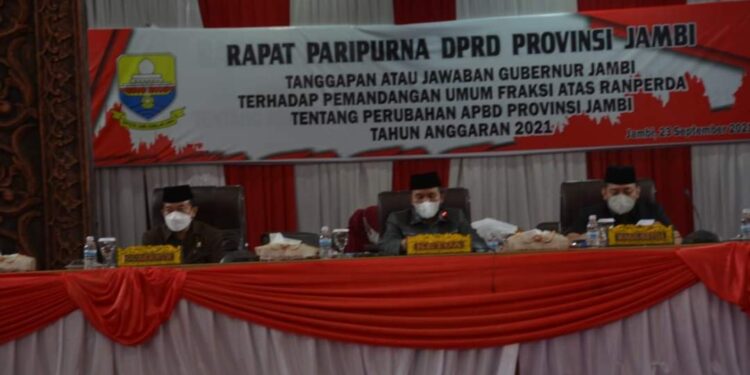 Gubernur Al Haris Sampaikan Jawaban Terhadap Pemandangan Umum Fraksi-Fraksi atas APBDP 2021