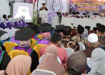 Hadiri Wisuda STITNU Sakinah Dharmasraya, Bupati Adirozal: Teruslah Belajar Dan Tingkatkan Kemampuan Diri