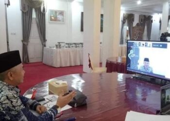 Bupati Adirozal Terima Penghargaan PTIJK