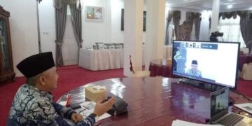 Bupati Adirozal Terima Penghargaan PTIJK