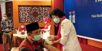 Pj Sekda Kerinci Terima Vaksin Kedua di Rumah Dinas Gubernur Jambi