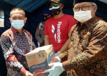 Wabup Kerinci Serahkan Bantuan Korban Musibah Kebakaran Muara Semerah Mudik