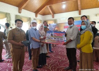 Pemkab Kerinci Serahkan Bantuan Donasi & Pakaian Korban Kebakaran Ke Tanjab Timur