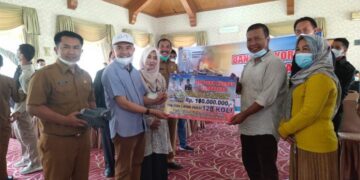 Pemkab Kerinci Serahkan Bantuan Donasi & Pakaian Korban Kebakaran Ke Tanjab Timur