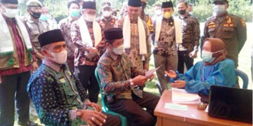 Bupati Kerinci Pantau Vaksinasi Tahap Dua di Desa Sebukar