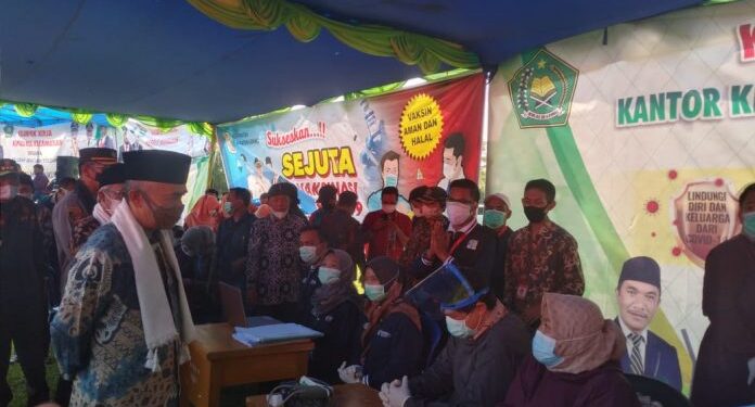Bupati dan Unsur Forkopimda Hadiri Kegiatan Vaksinasi Massal Tahap II di Sebukar