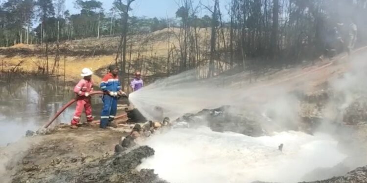 SKK Migas – Pertamina EP Jambi Berhasil Padamkan Api Sumur Illegal Drilling