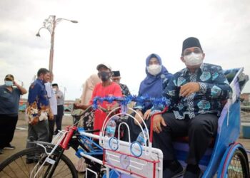 Bupati UAS Launching Becak Transportasi Wisata