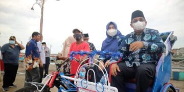 Bupati UAS Launching Becak Transportasi Wisata