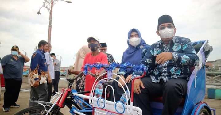 Bupati UAS Launching Becak Transportasi Wisata