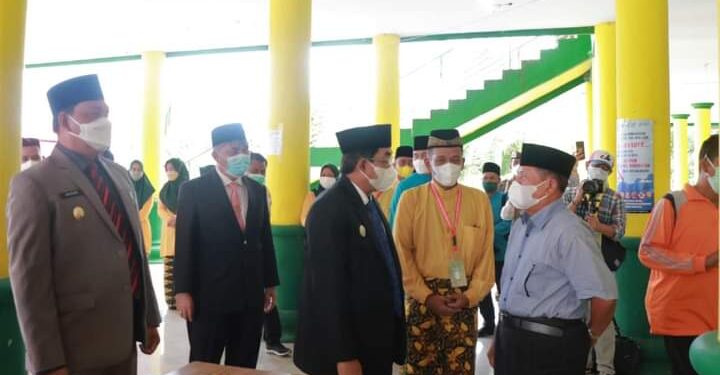 Didampingi Wabup Hairan, Bupati UAS Tinjau Kedatangan Kafilah MTQ