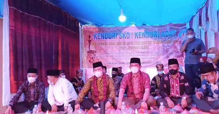 Wako Ahmadi & Wawako Antos Hadiri Acara  Kenduri Sko Desa Mekar Jaya
