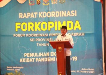 Hadiri Rapat Forkopimda, Bupati UAS Sebut Masyarakat Antusias Ikuti Vaksinasi