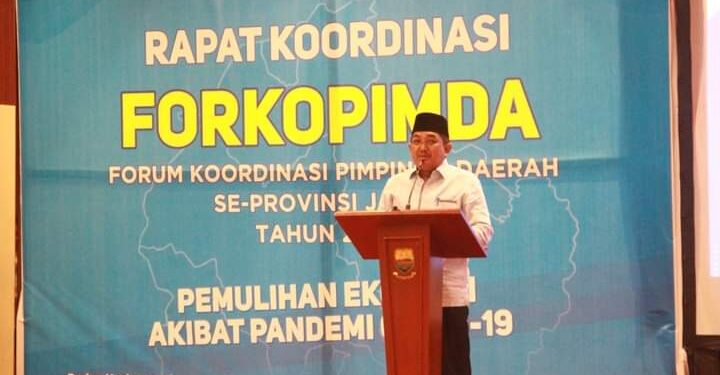 Hadiri Rapat Forkopimda, Bupati UAS Sebut Masyarakat Antusias Ikuti Vaksinasi