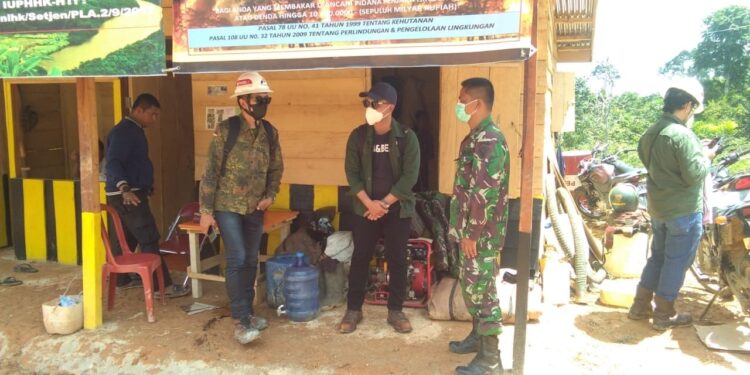 SKK Migas – Pertamina Dukung Upaya Pemadaman Kebakaran Sumur Minyak Ilegal di Jambi