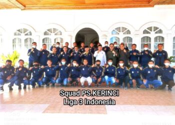 Lepas Squad PS Kerinci, Bupati Adirozal: Lakukan yang Terbaik Anak-anakku, Selamat Berjuang Untuk Kalian